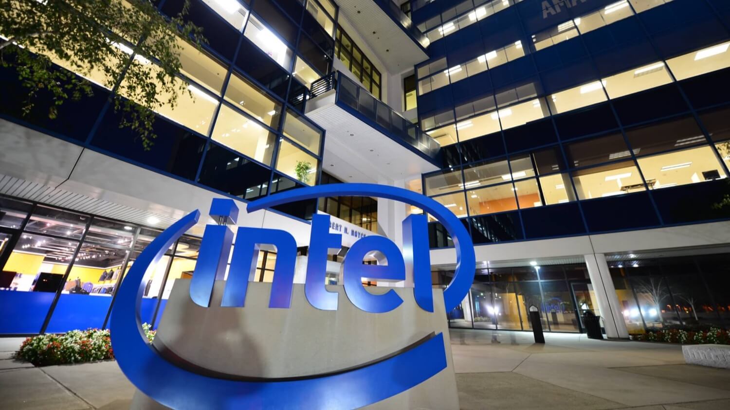 В процессорах Intel нашли серию Spectre-подобных уязвимостей