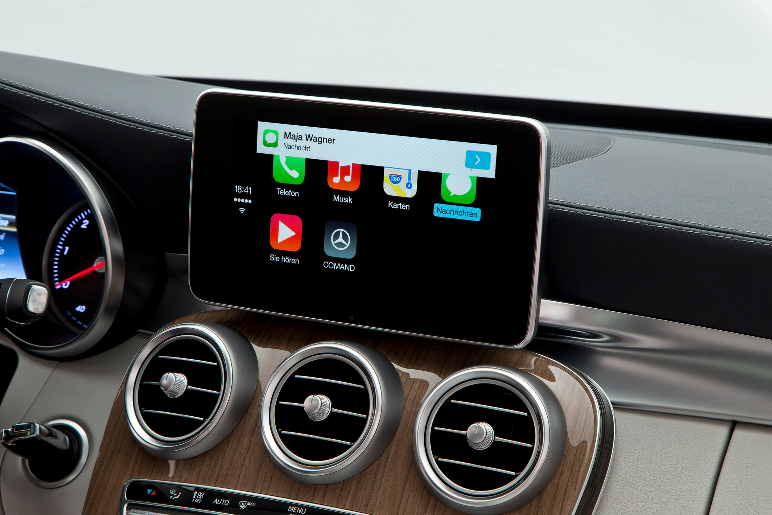 Владельцы iPhone стали чаще пользоваться CarPlay