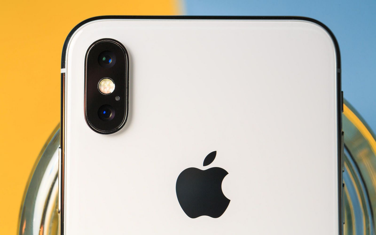 Владельцы iPhone X массово жалуются на трещины основной камеры